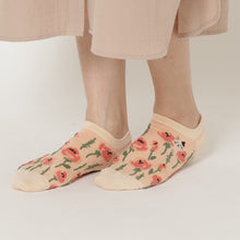 ふくふくにゃんこ  花柄刺繍ショートソックス