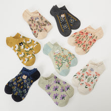 ふくふくにゃんこ  花柄刺繍ショートソックス