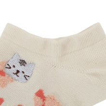 ふくふくにゃんこ  花柄刺繍ショートソックス