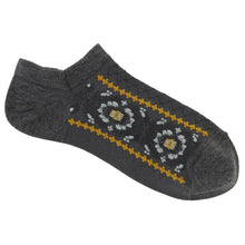 ふくふくにゃんこ  花柄刺繍ショートソックス