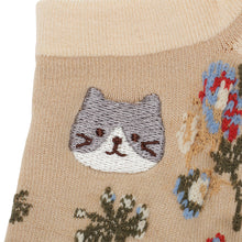 ふくふくにゃんこ  花柄刺繍ショートソックス