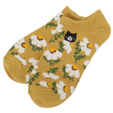 ふくふくにゃんこ  花柄刺繍ショートソックス