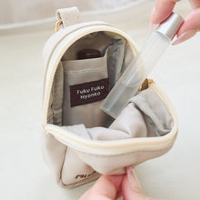 ふくふくにゃんこ ラテ色カラビナ付きガジェットポーチ