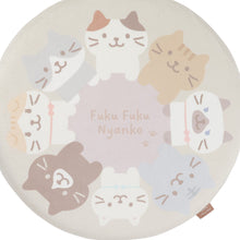 ふくふくにゃんこ みつめてシートクッション