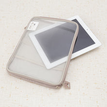 ふくふくにゃんこ ひょっこりメッシュ タブレットケース メッシュポケット付き・二層式収納