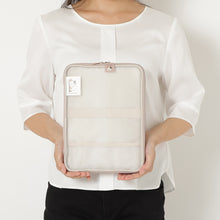 ふくふくにゃんこ ひょっこりメッシュ タブレットケース メッシュポケット付き・二層式収納