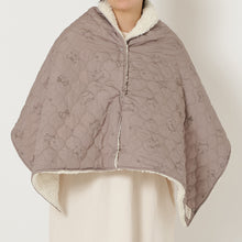 ふくふくにゃんこ 中綿キルト3WAY ブランケット ケープ