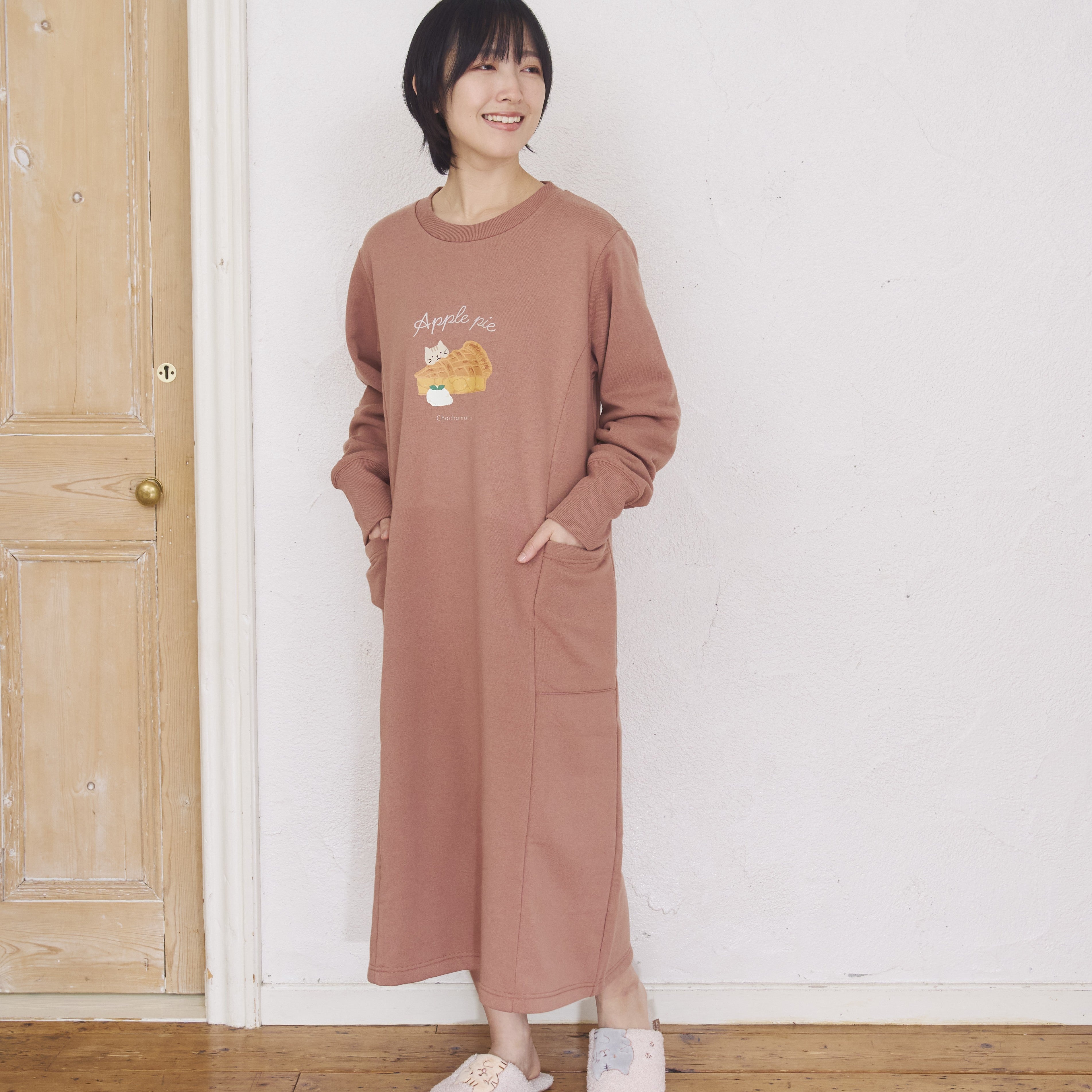 ふくふくにゃんこ プリントスウェットワンピース – HAPiNS online shop