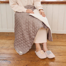 ふくふくにゃんこ 中綿キルト3WAY ブランケット ケープ