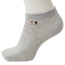 ふくふくにゃんこ 刺繍メロウスニーカーソックス