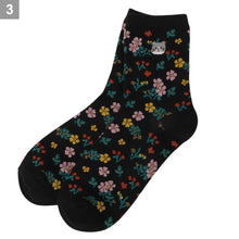ふくふくにゃんこ 花柄刺繍ソックス