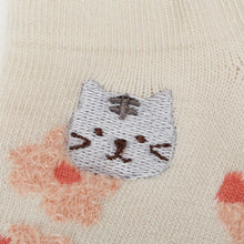  ふくふくにゃんこ  花柄刺繍ショートソックス
