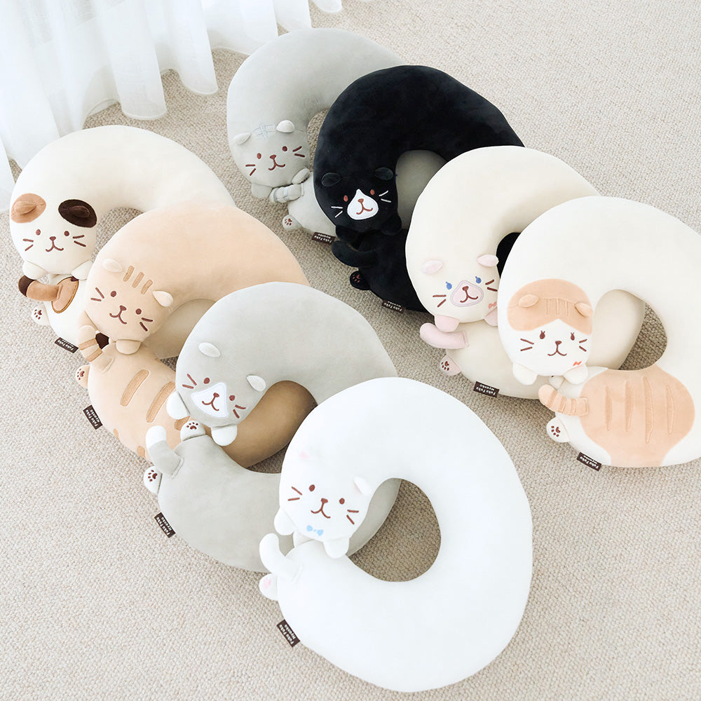 ふくふくにゃんこ なついてネックピロー【WEB限定】 – HAPiNS online shop