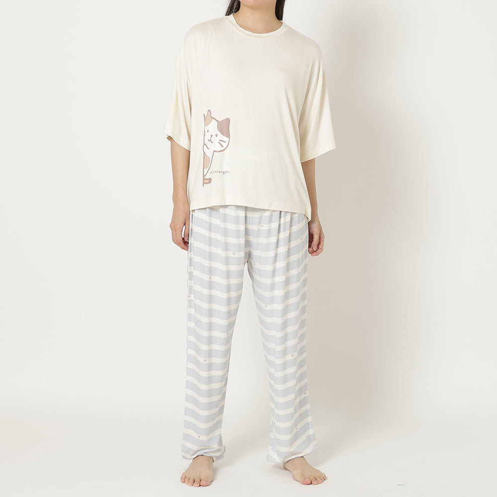 ふくふくにゃんこ ひょっこりとろけるパジャマ