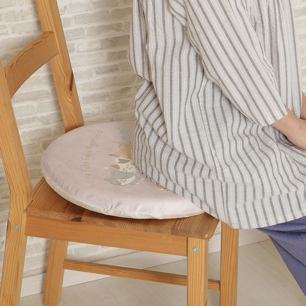 ふくふくにゃんこ みつめてシートクッション – HAPiNS online shop