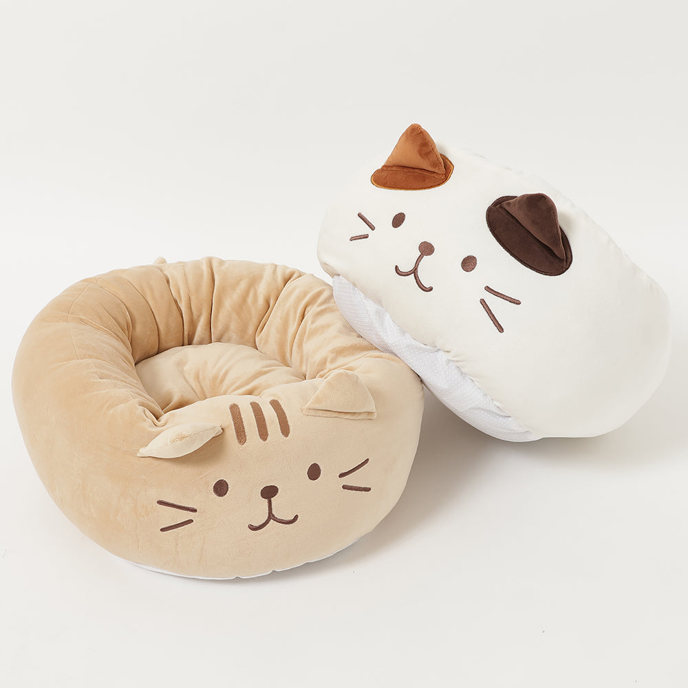 ふくふくにゃんこ 寝そべりペットベッド【WEB限定】 – HAPiNS online shop