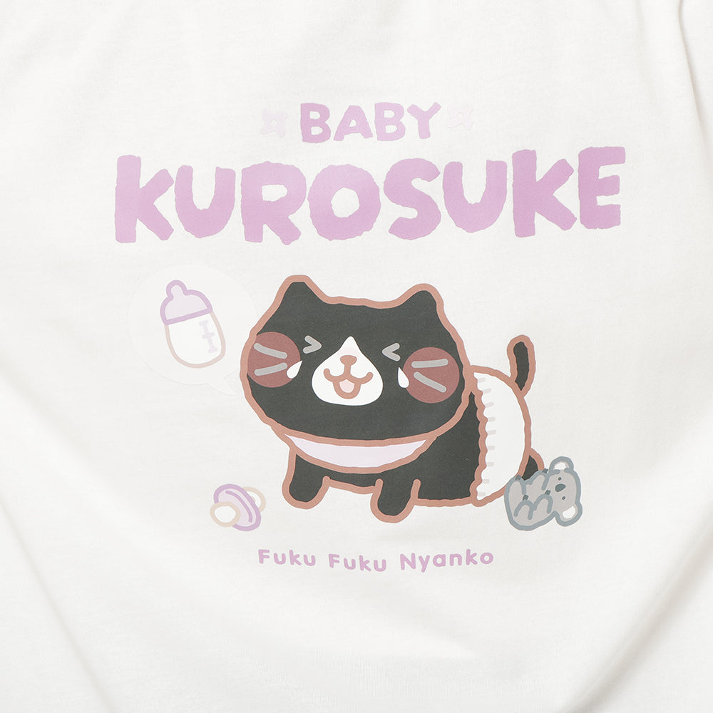 ふくふくにゃんこ クロ助バースデーTシャツ 【WEB限定】 – HAPiNS