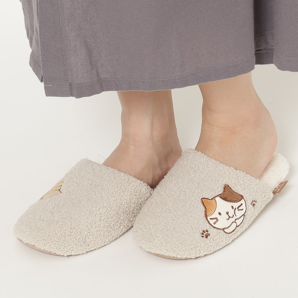 ふくふくにゃんこ もこもこくつろぎ スリッパ 【2026_秋冬】 – HAPiNS