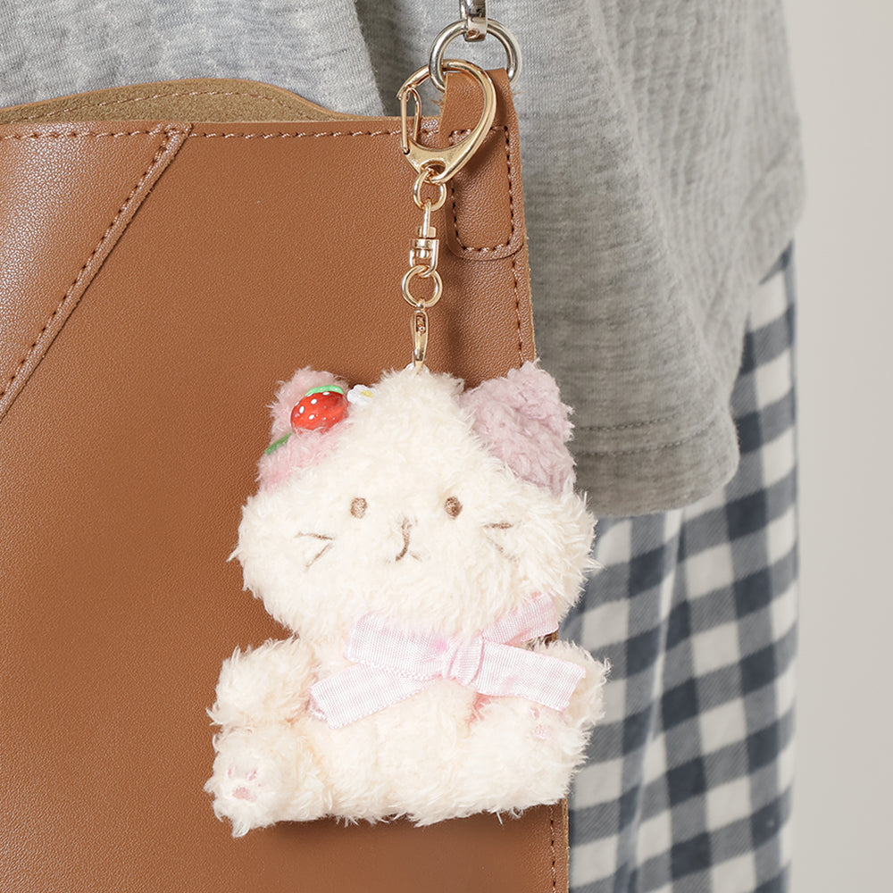 ふくふくにゃんこ いちごおでかけマスコット – HAPiNS online shop