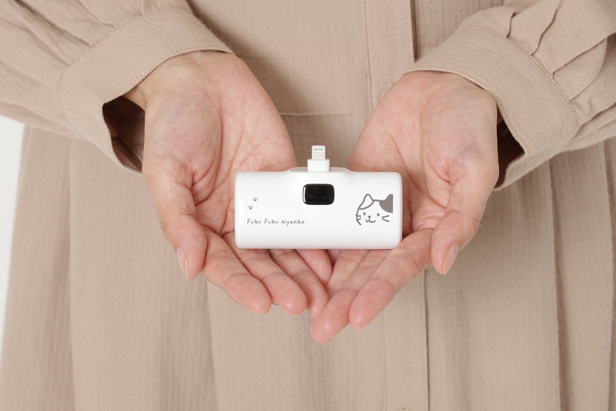 ふくふくにゃんこ ライトニングモバイルバッテリー – HAPiNS