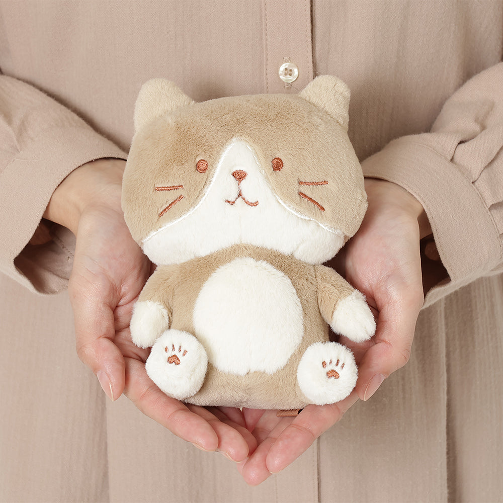 ふくふくにゃんこ ブラウンおすわりマスコット – HAPiNS online shop