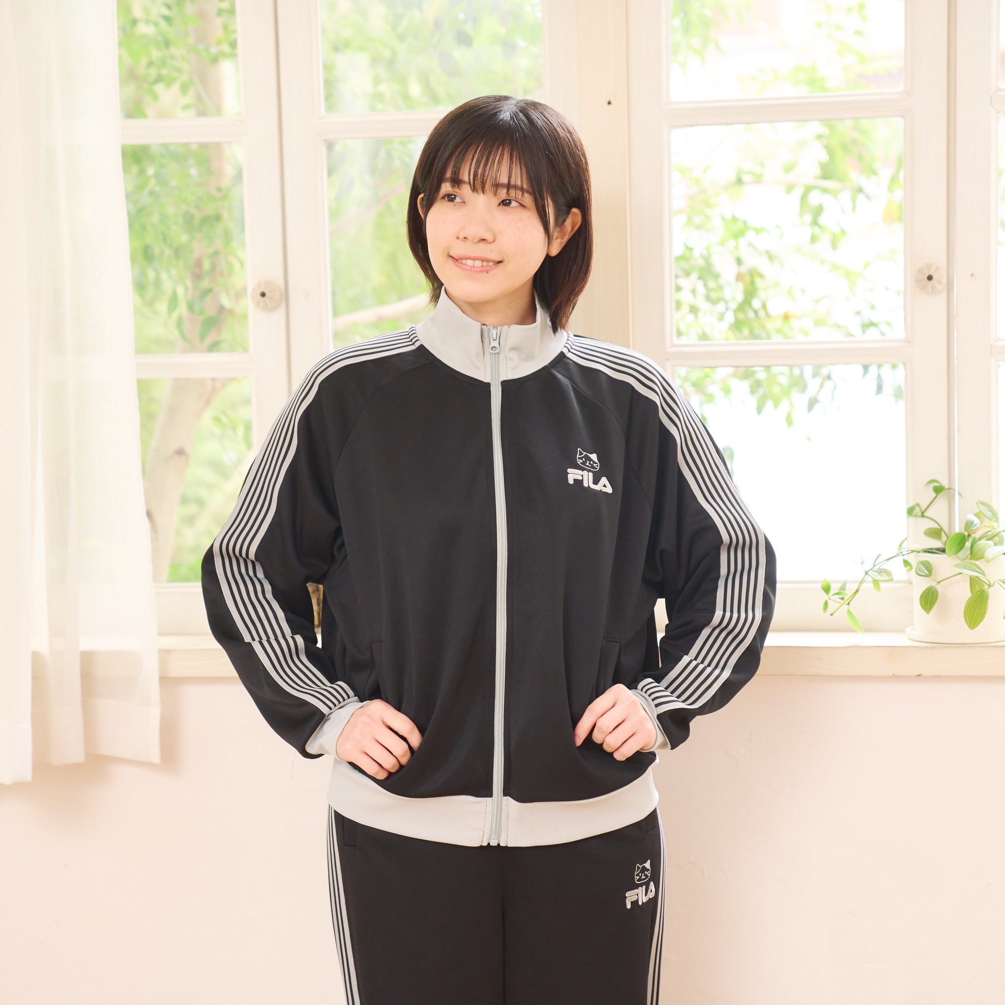 アウター – HAPiNS online shop