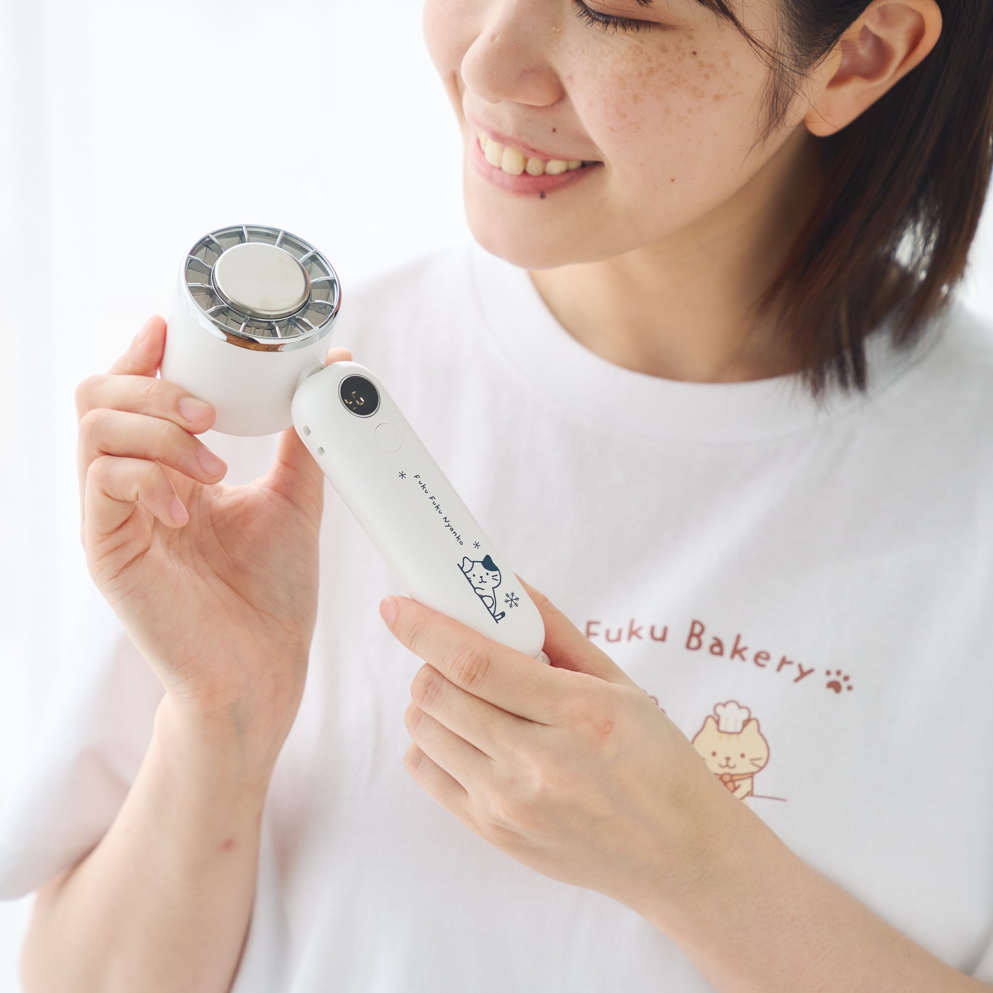 ふくふくにゃんこ ひんやり冷却プレートファン アイボリー・ネイビー 2個セット ふくふくにゃんこ ひんやり冷却プレートファン アイボリー