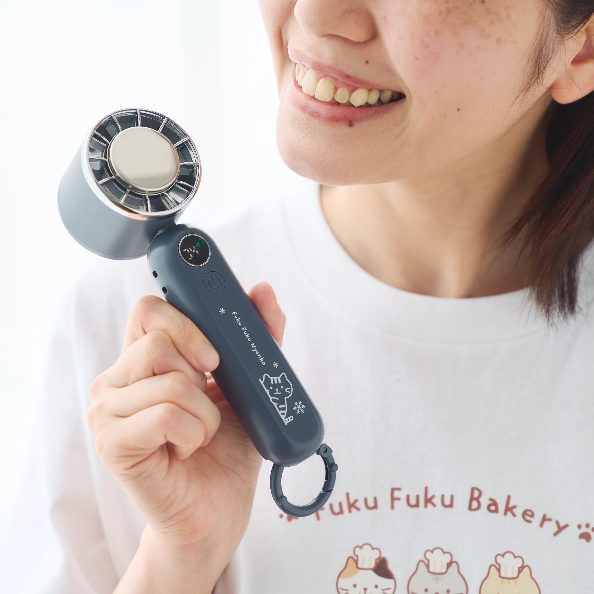 ふくふくにゃんこ ひんやり冷却プレートファン アイボリー・ネイビー 2個セット ふくふくにゃんこ ひんやり冷却プレートファン アイボリー