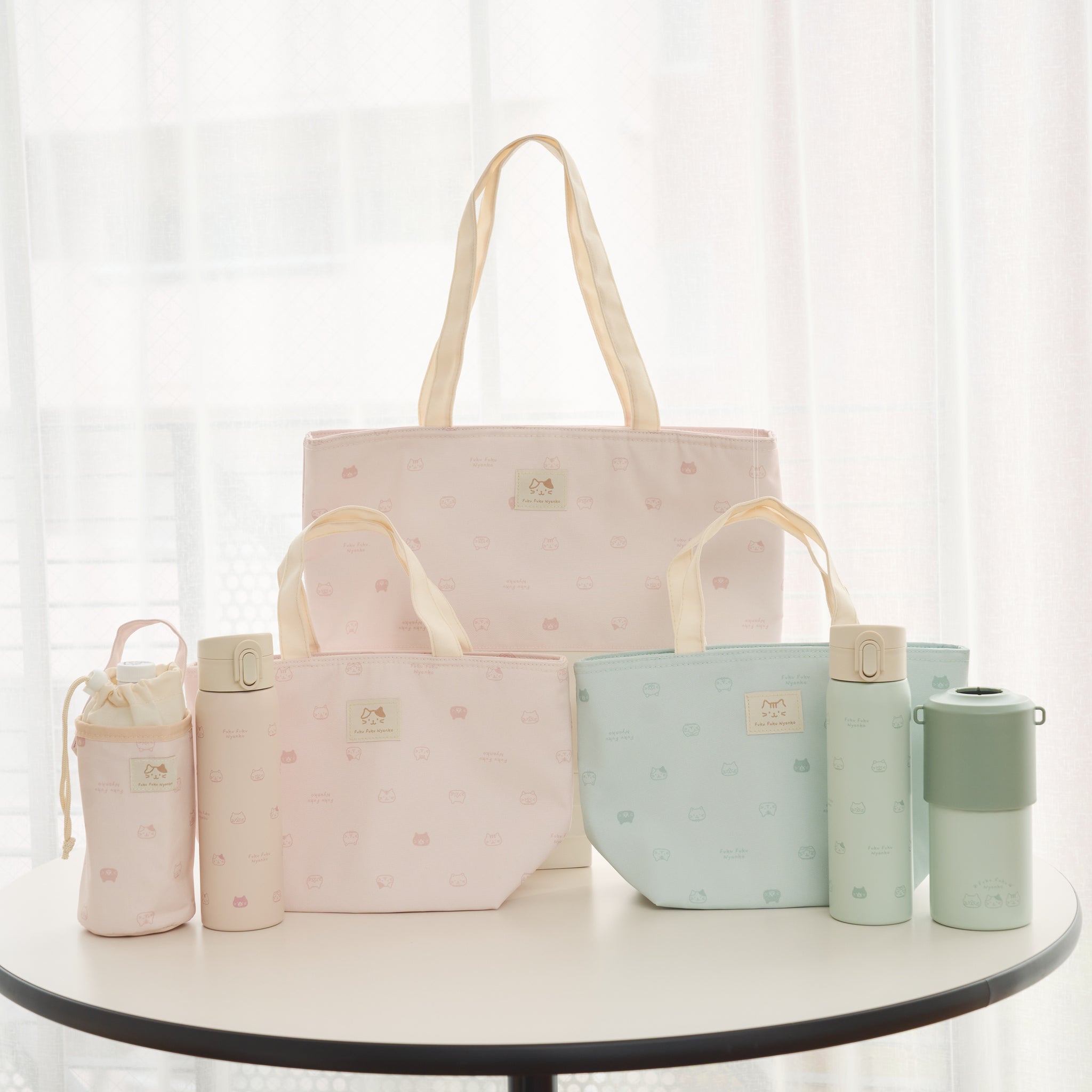 ふくふくにゃんこ おかおドットペットボトルクーラー – HAPiNS online shop