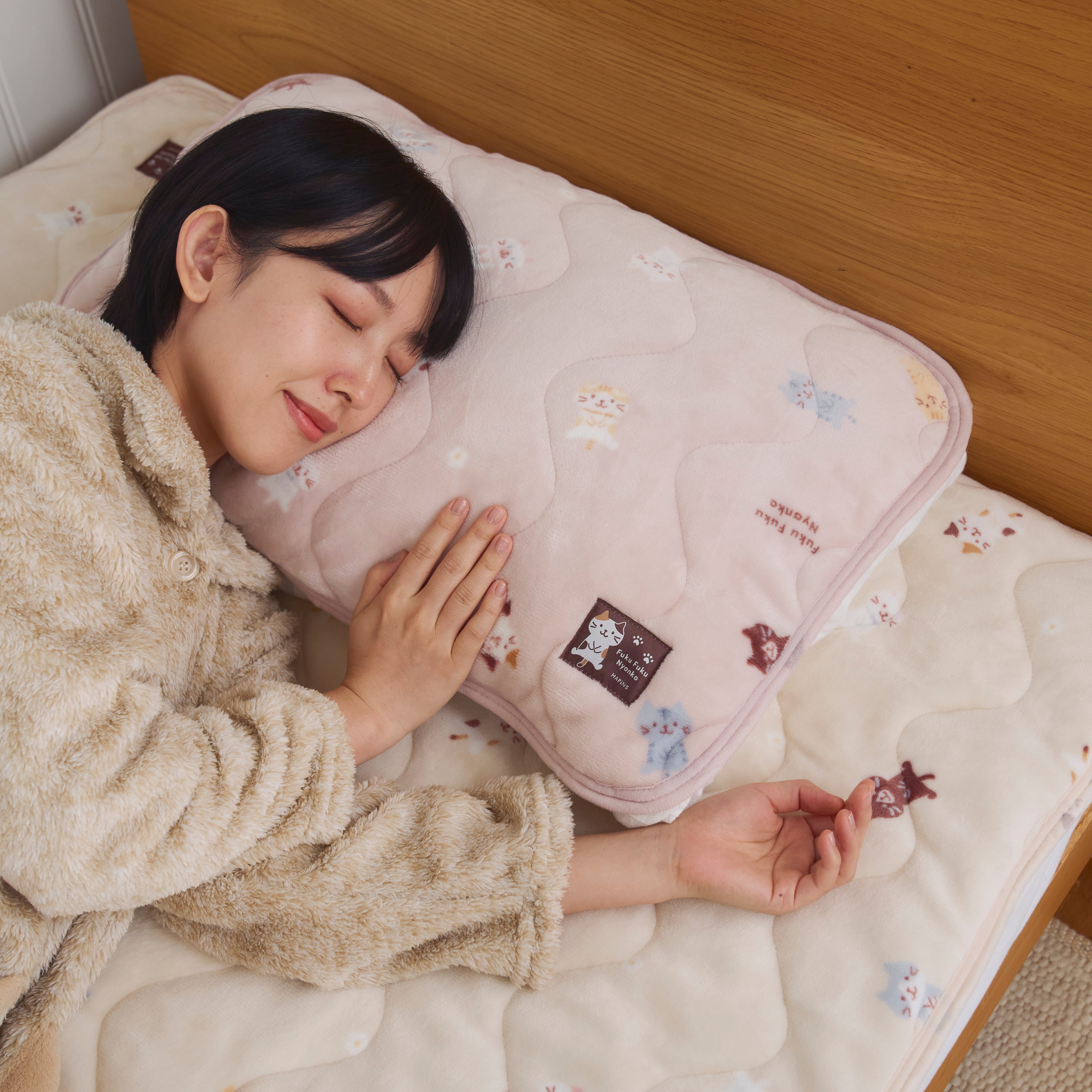 ふくふくにゃんこ フランネルピローパッド – HAPiNS online shop