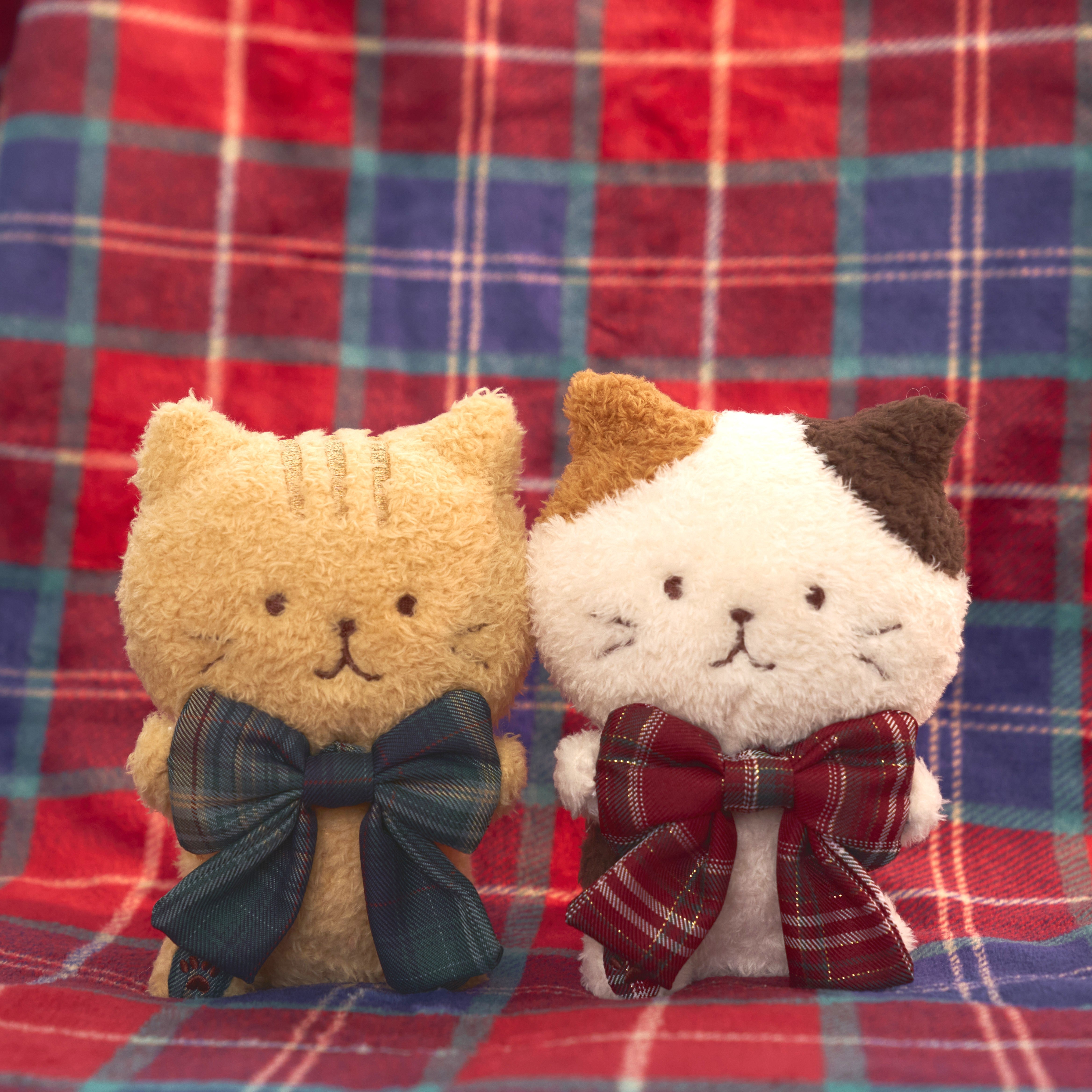 ふくふくにゃんこ タータンリボンおすわりマスコット – HAPiNS online shop