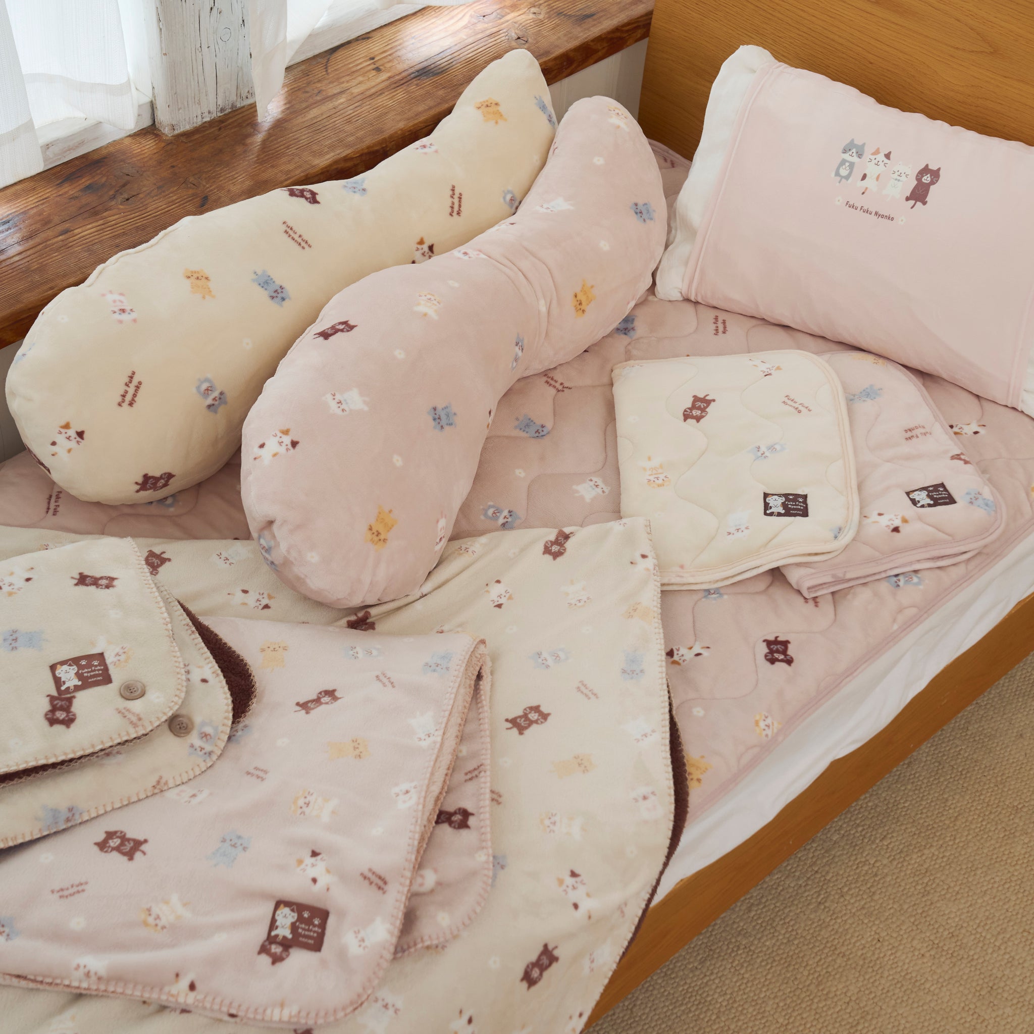ふくふくにゃんこ のびのび枕カバー – HAPiNS online shop