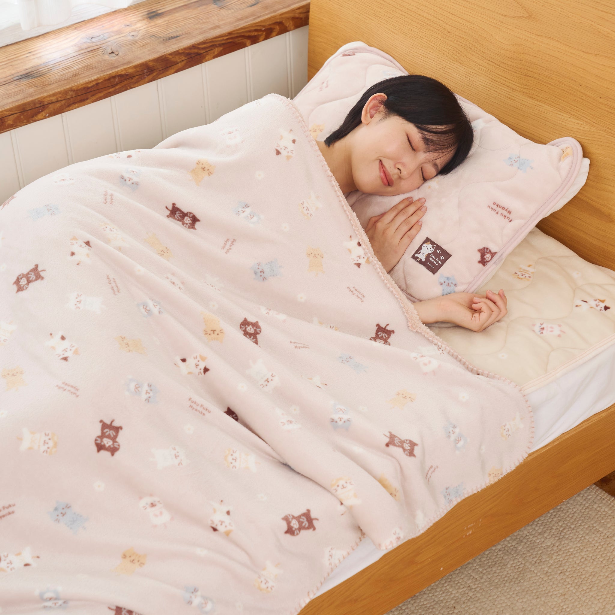 ふくふくにゃんこ フランネルブランケットLL – HAPiNS online shop