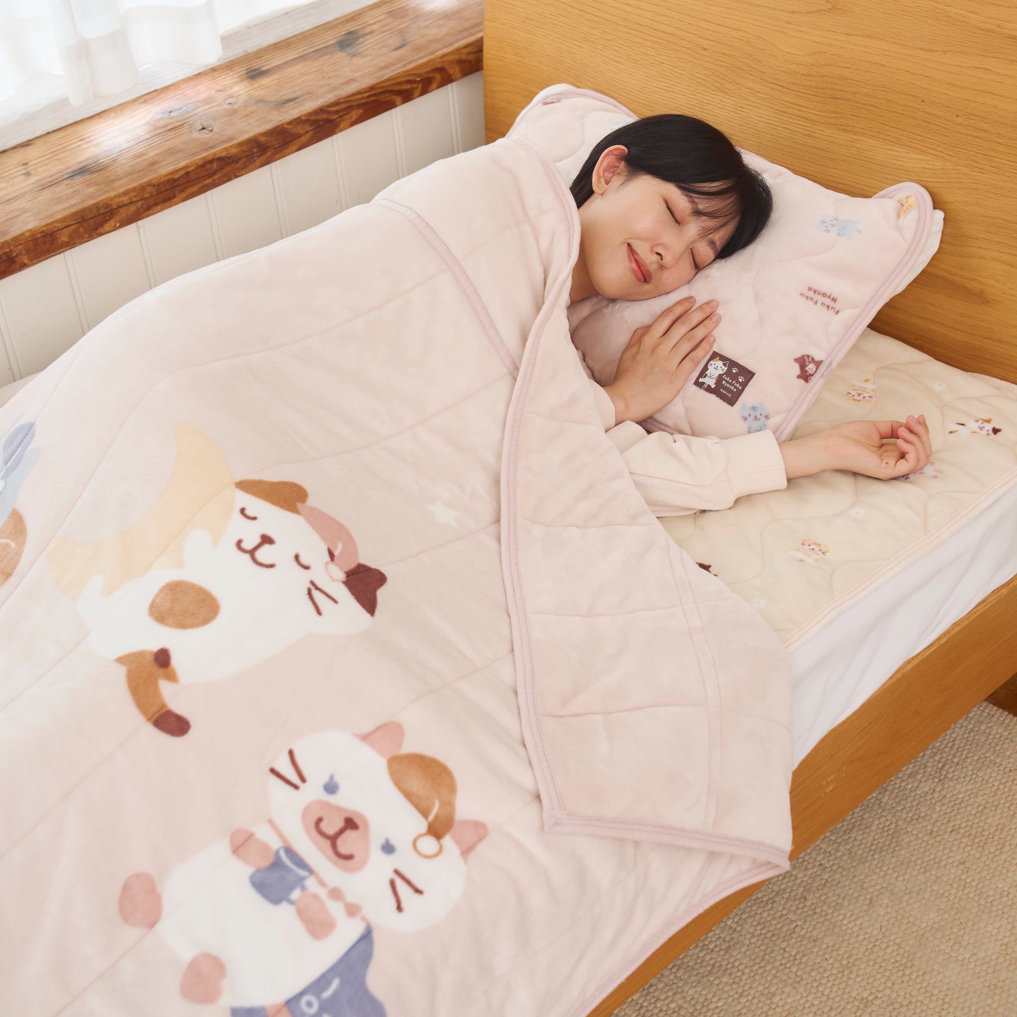 ふくふくにゃんこ あったか足ポカ毛布 – HAPiNS online shop