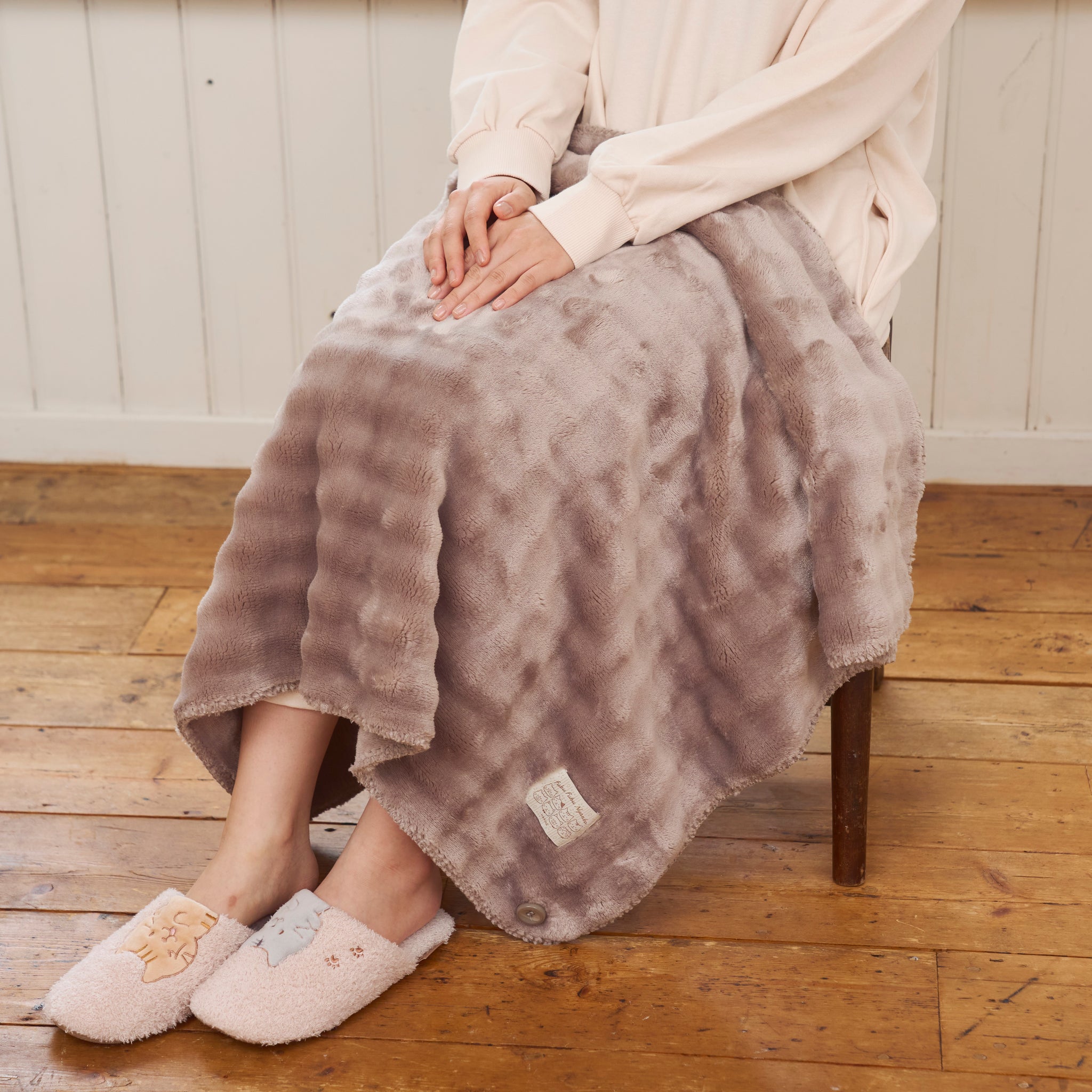 ふくふくにゃんこ とろけるぽこぽこブランケットM – HAPiNS online shop