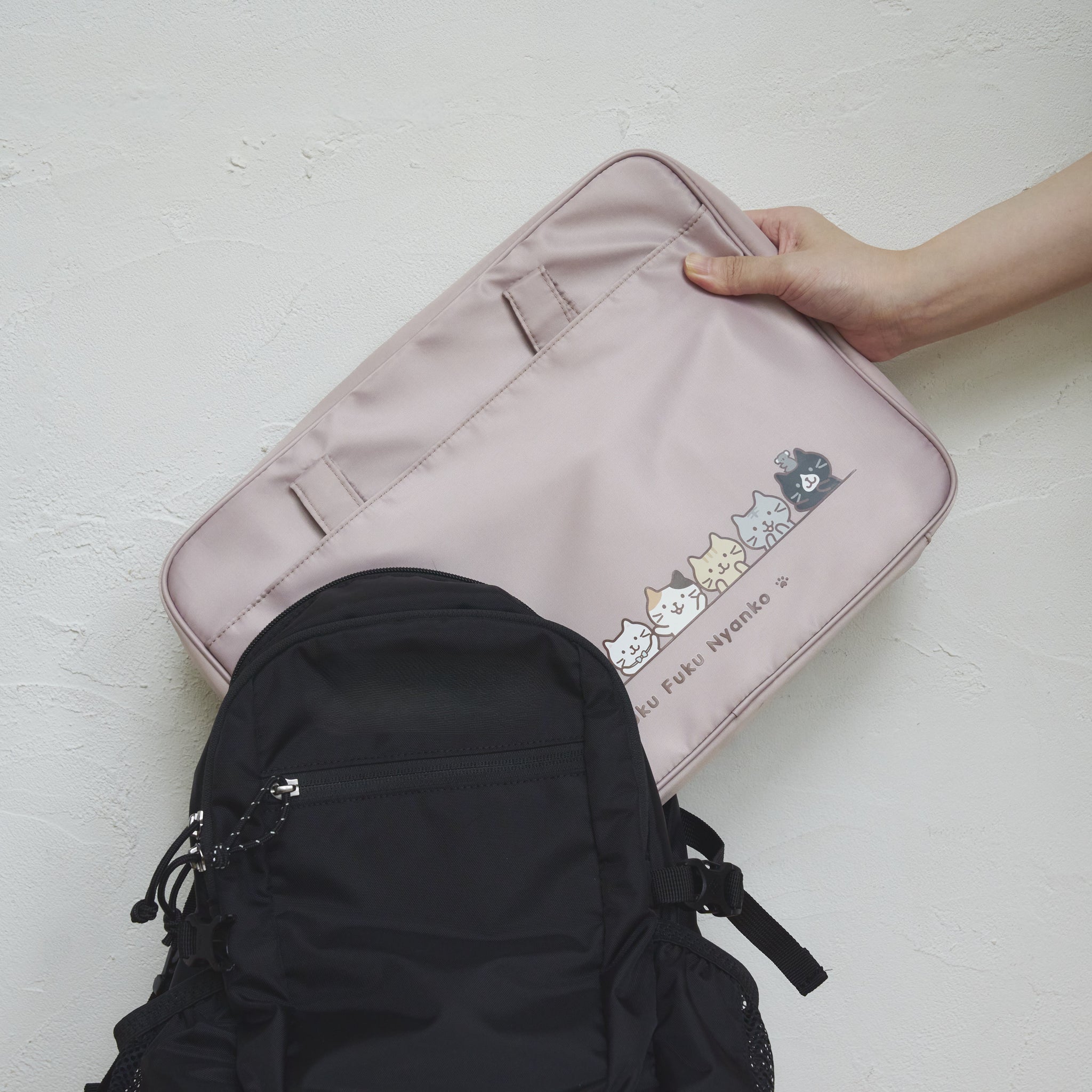 ふくふくにゃんこ 入れたまま使えるPCケース – HAPiNS online shop