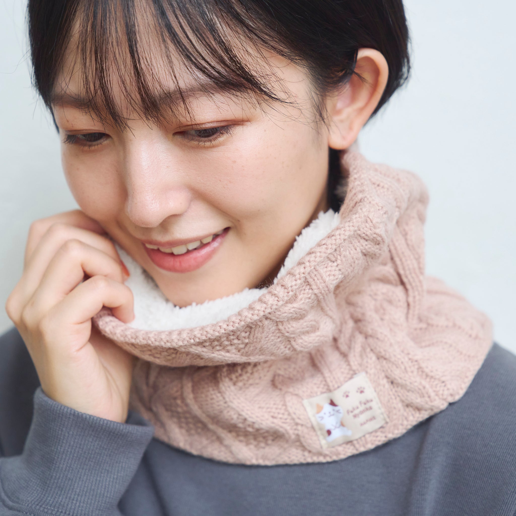 ふくふくにゃんこ 裏ボアケーブルネックウォーマー – HAPiNS online shop
