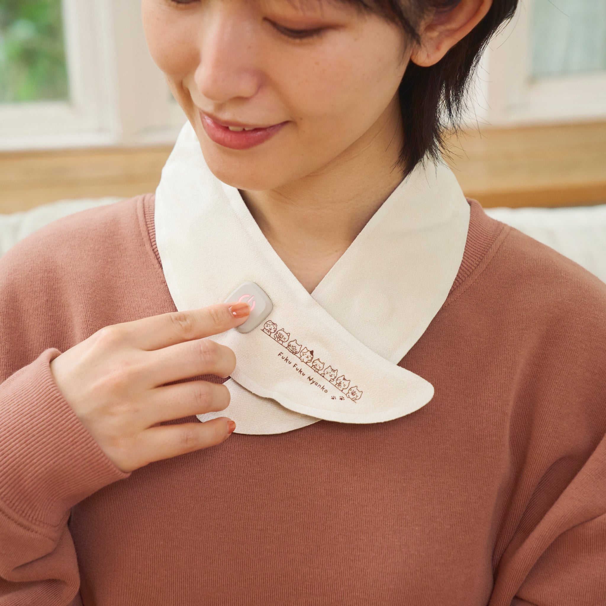 ふくふくにゃんこ充電式あったかスカーフ – HAPiNS online shop