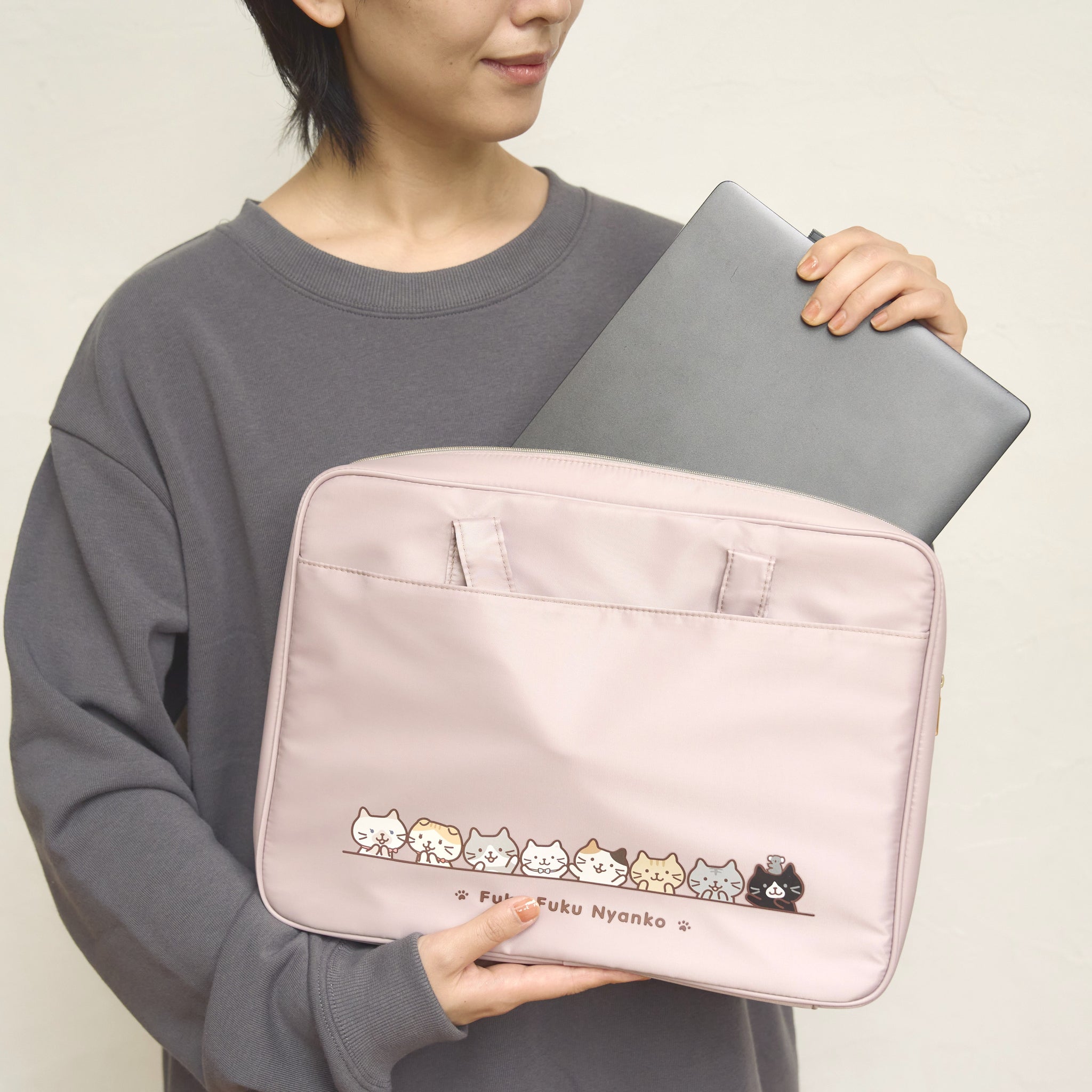 値下げです★極美品★anuenue 上位機種 ★MV114　PU・ケース付き ふくふくにゃんこ 入れたまま使えるPCケース – HAPiNS online shop