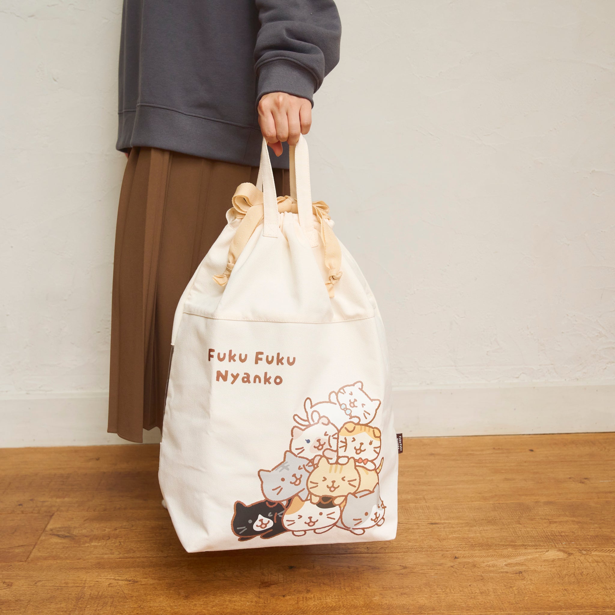 ふくふくにゃんこ むぎゅっとにゃんこストレージ巾着 – HAPiNS online shop