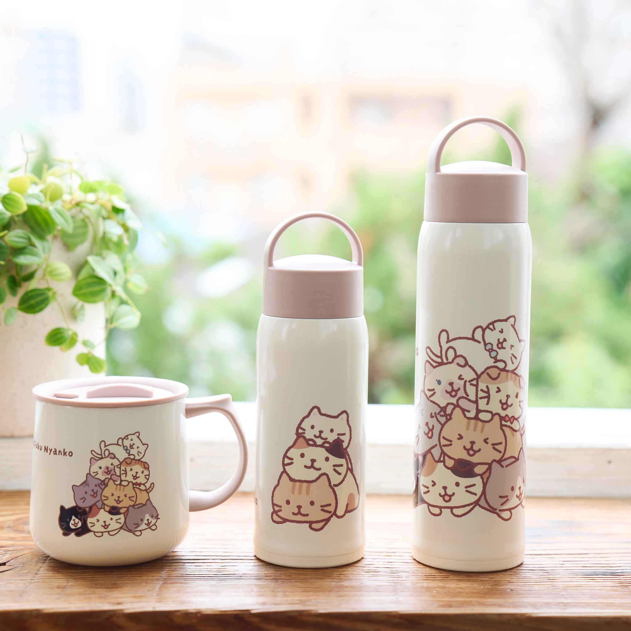 ふくふくにゃんこ むぎゅっとにゃんこふた付きステンレスマグ – HAPiNS