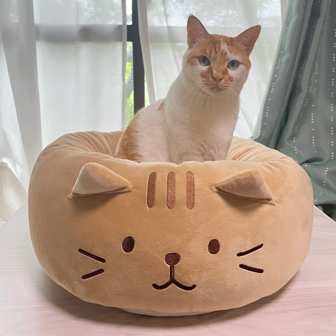 ふくふくにゃんこ 寝そべりペットベッド【WEB限定】 – HAPiNS online shop