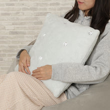  アニマル刺繍クッション
