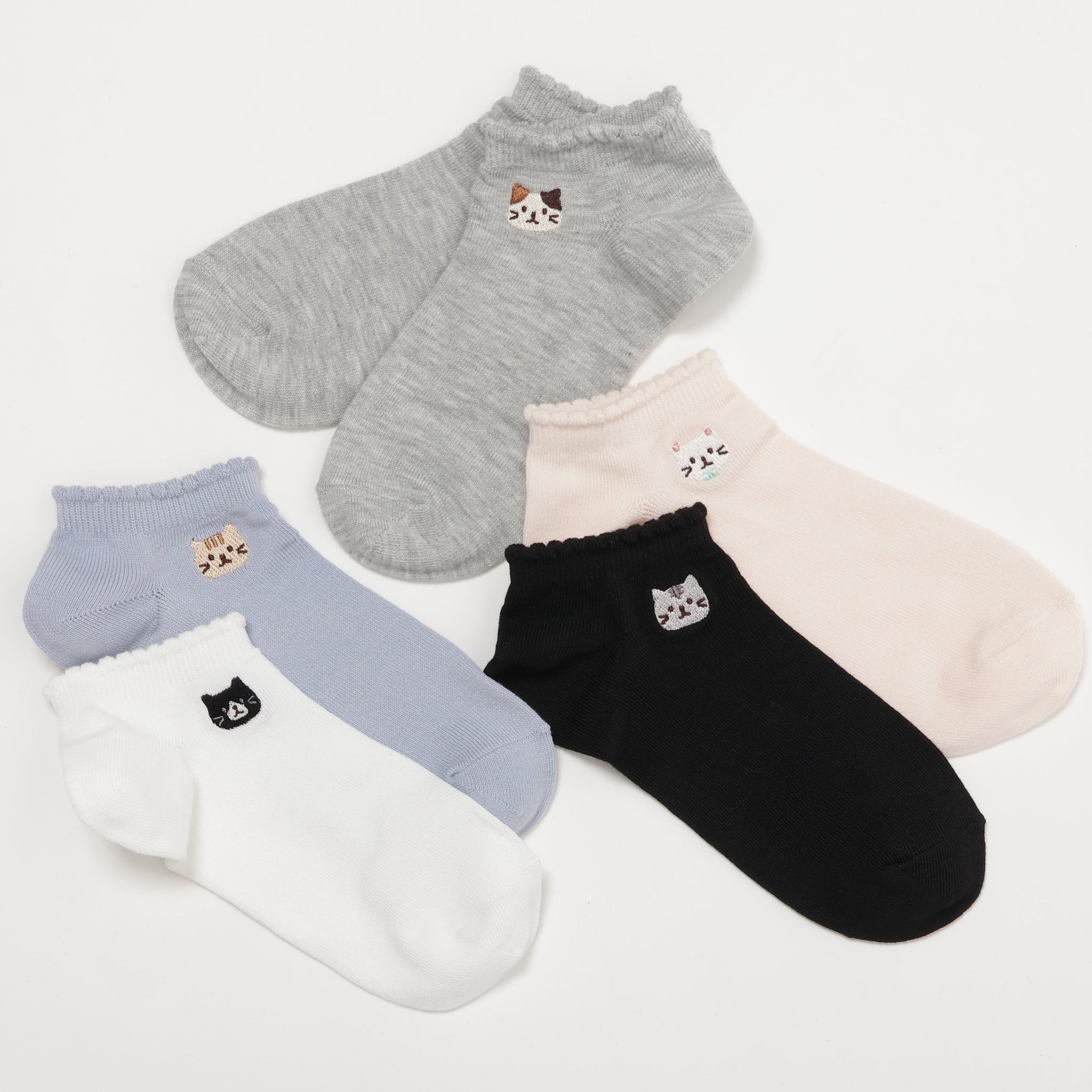 ふくふくにゃんこ 刺繍メロウスニーカーソックス – HAPiNS online shop