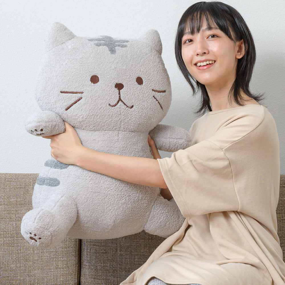 ふくふくにゃんこ ぽわぽわBIG抱きぐるみ サバ太・チャチャ丸 ふくふくにゃんこ ぽわぽわBIG抱きぐるみ – HAPiNS online shop