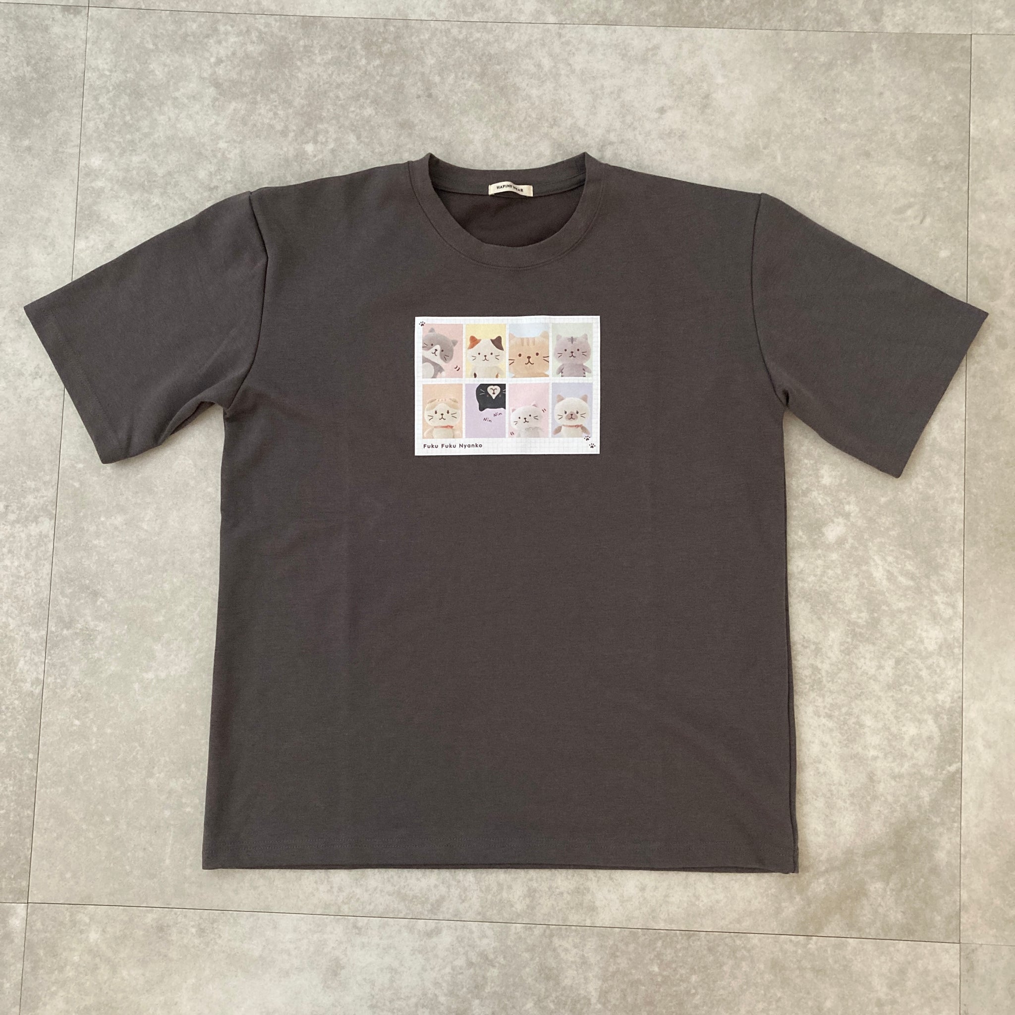 ふくふくにゃんこ 証明写真風Tシャツ – HAPiNS online shop