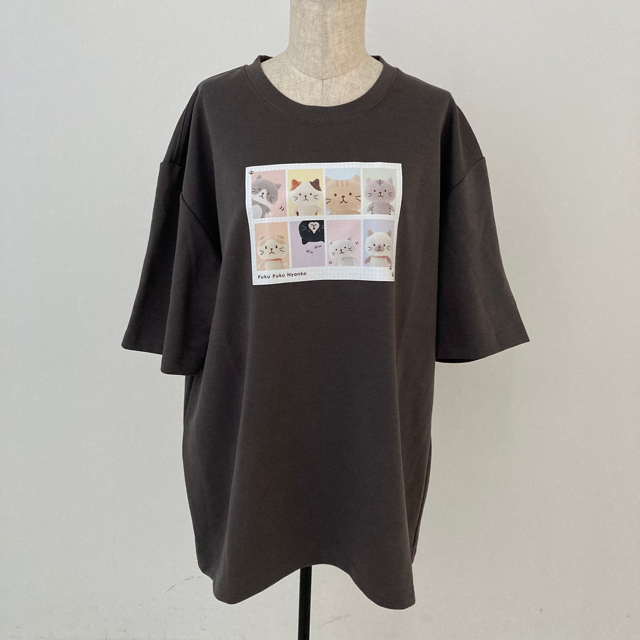ふくふくにゃんこ 証明写真風Tシャツ – HAPiNS online shop