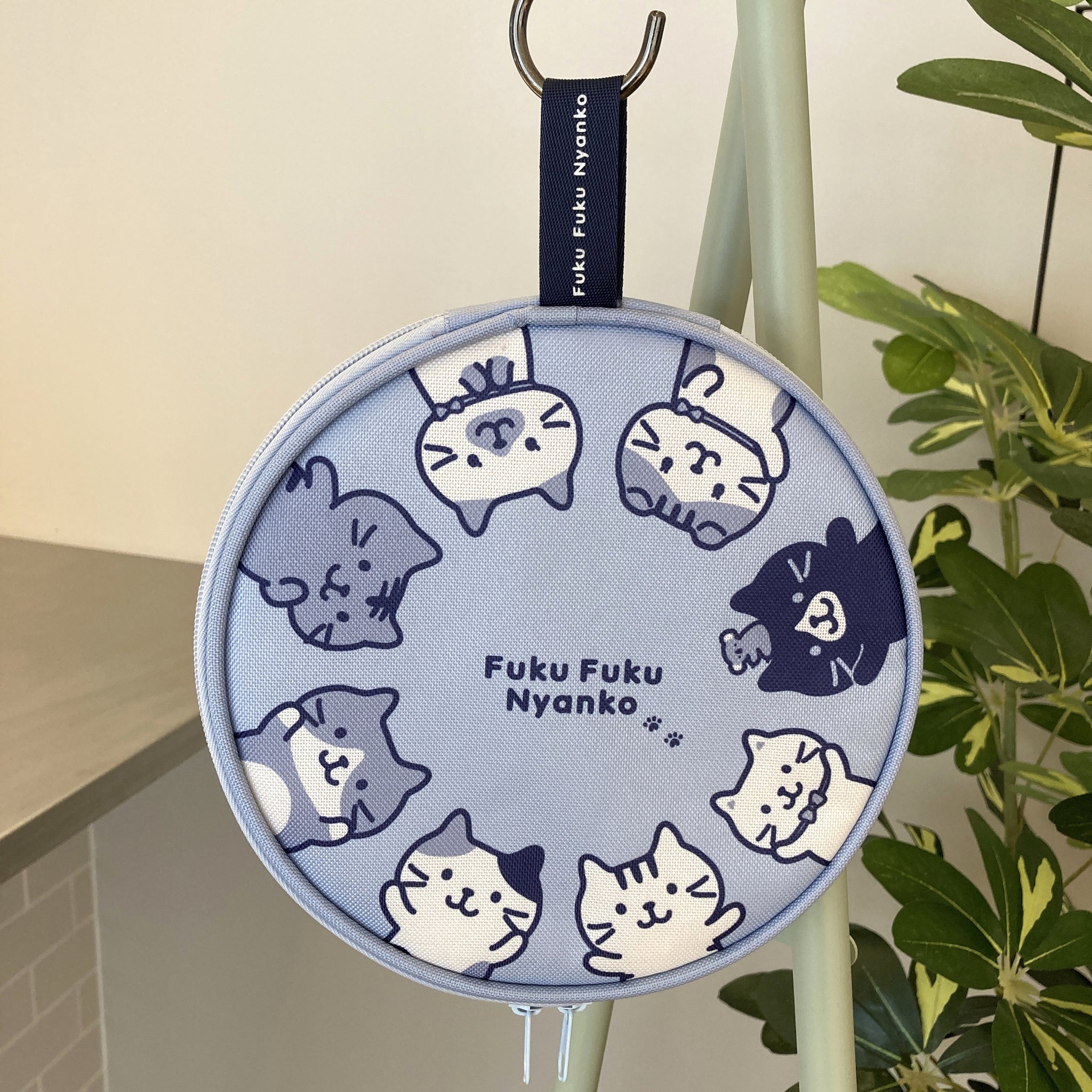 ふくふくにゃんこ ラウンド型 保冷ポーチ – HAPiNS online shop