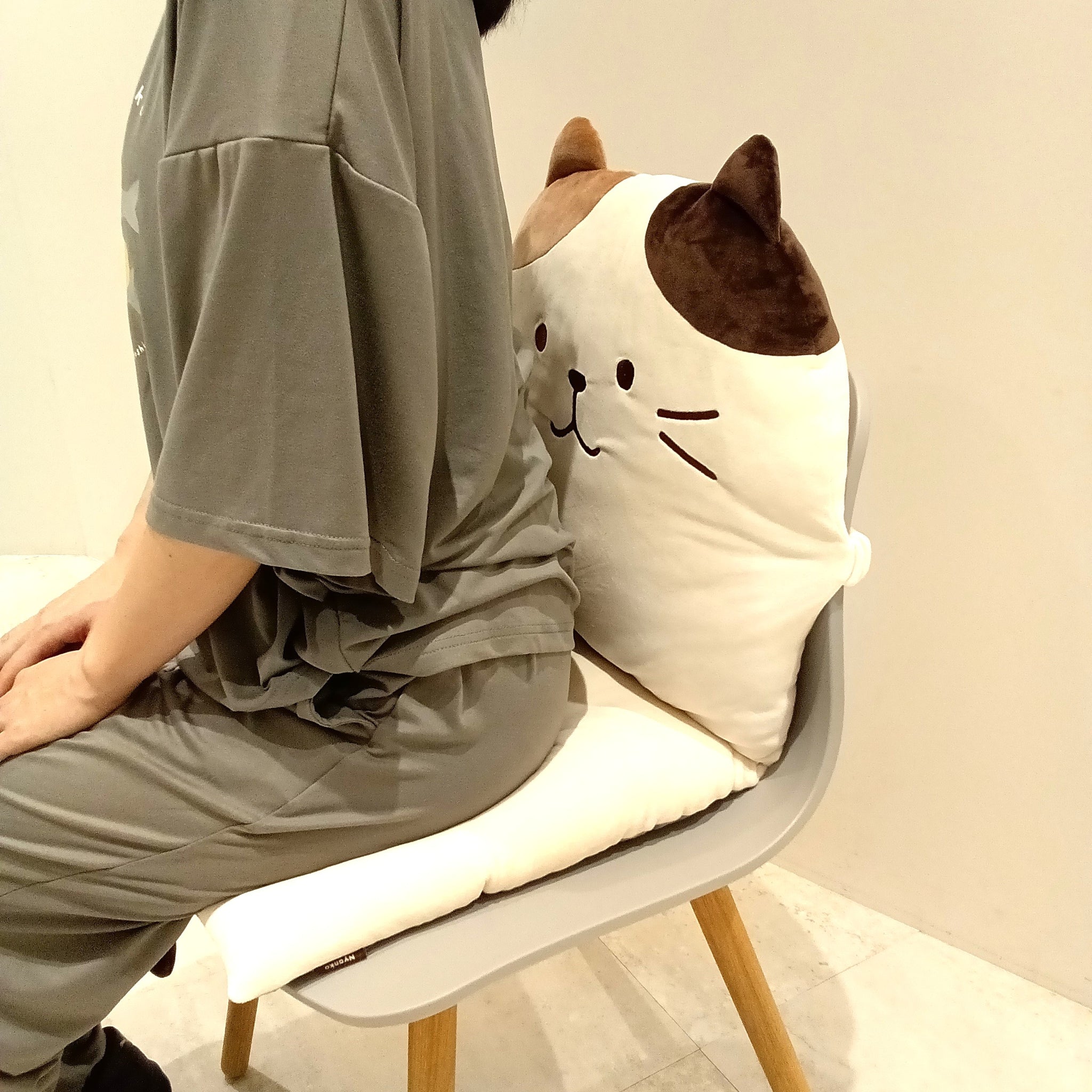 ふくふくにゃんこ すわってシートクッション – HAPiNS online shop