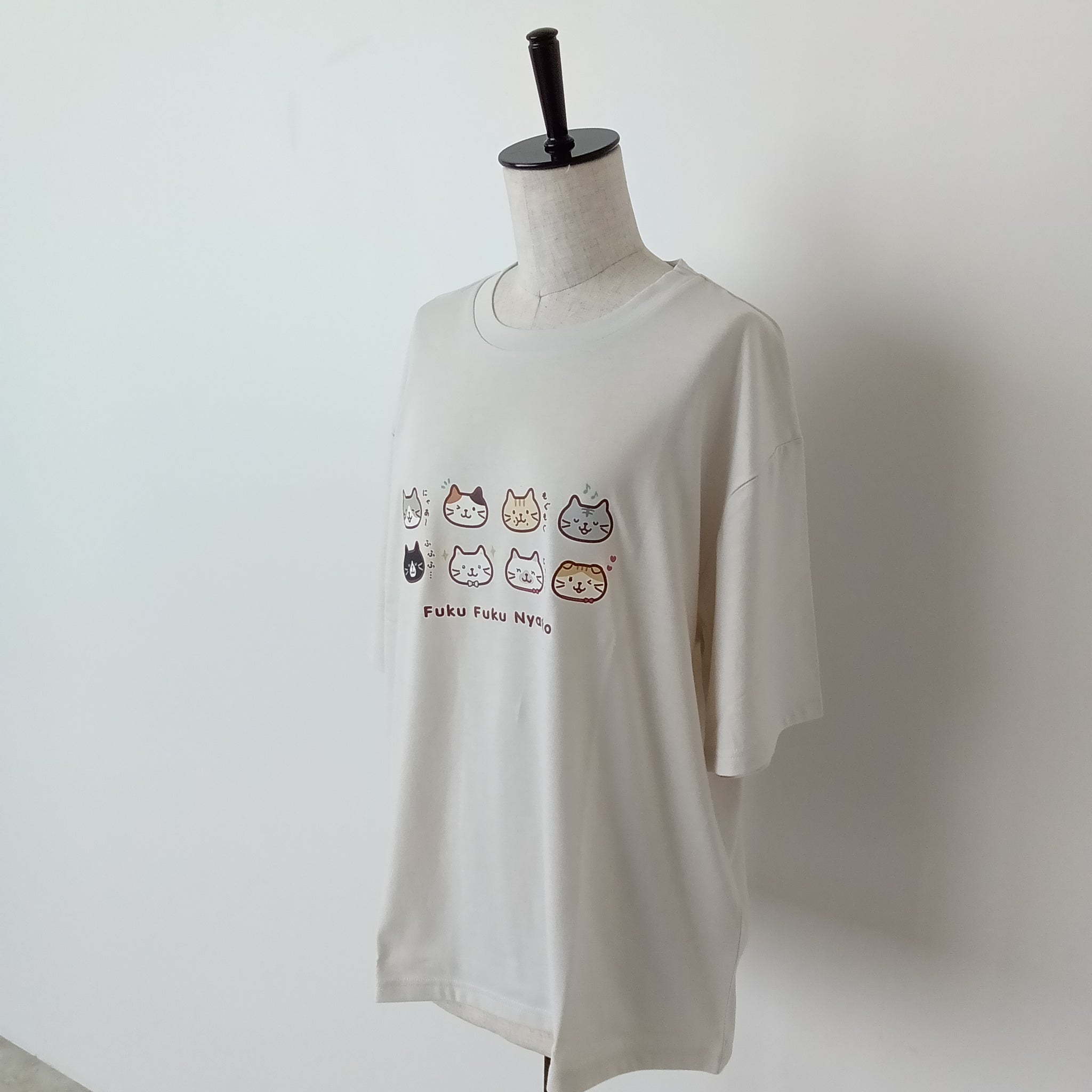 ふくふくにゃんこ ビッグTシャツ – HAPiNS online shop